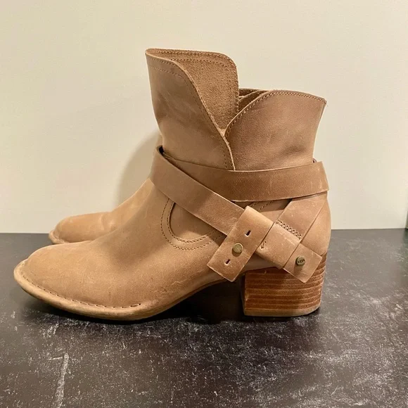 UGG | Shoes | Ugg Elysian Tan Leather Ankle Boot Womens Size  display picture 2